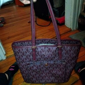 Excellent condition authentic Micheal kors purse